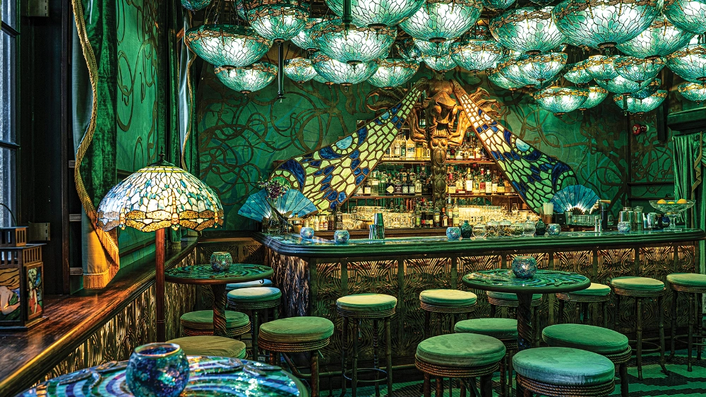 Dragonfly: Destinasi Kuliner dan Bar yang Memikat di Tengah Kota